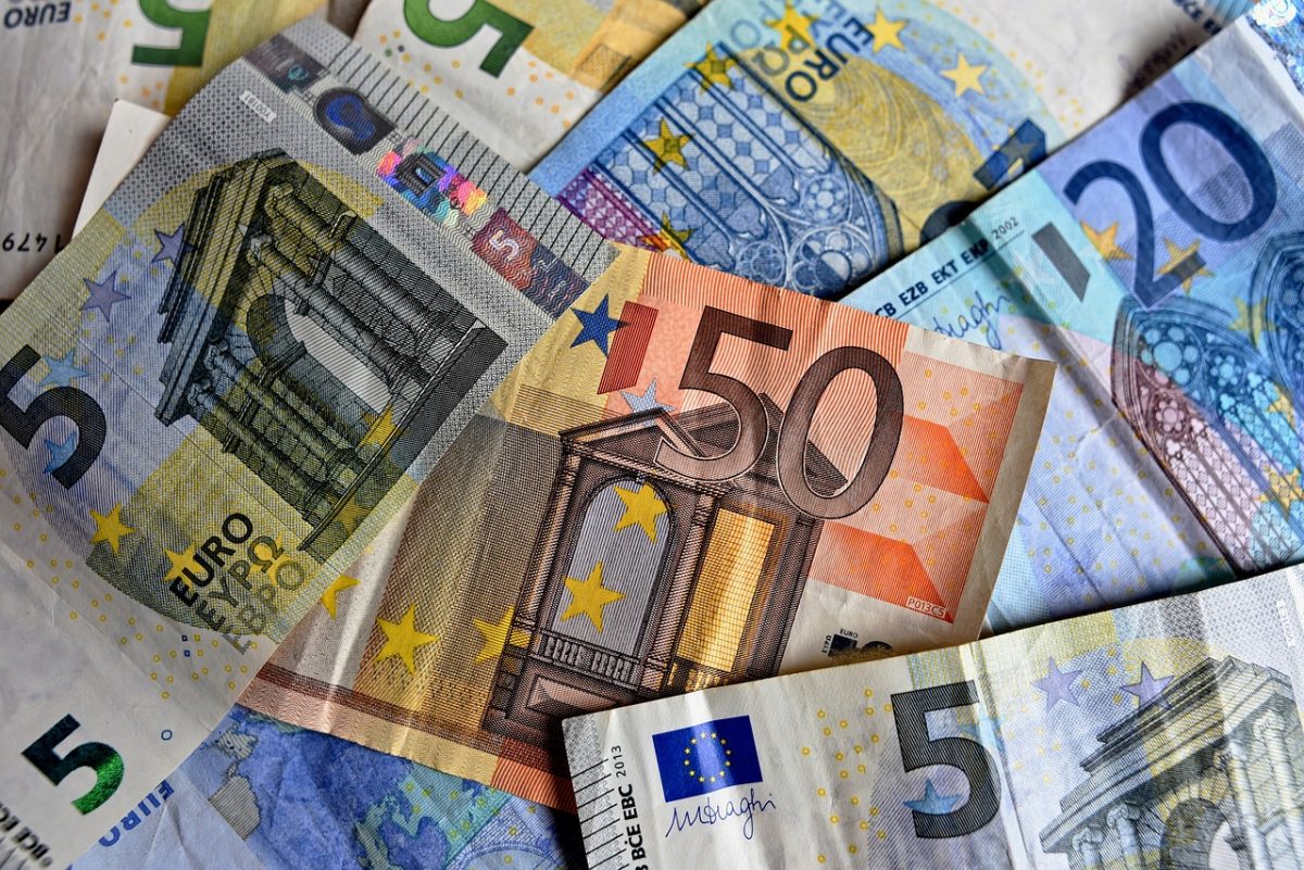 Pagamenti in contanti, nel 2022 nuova soglia di 1000 euro