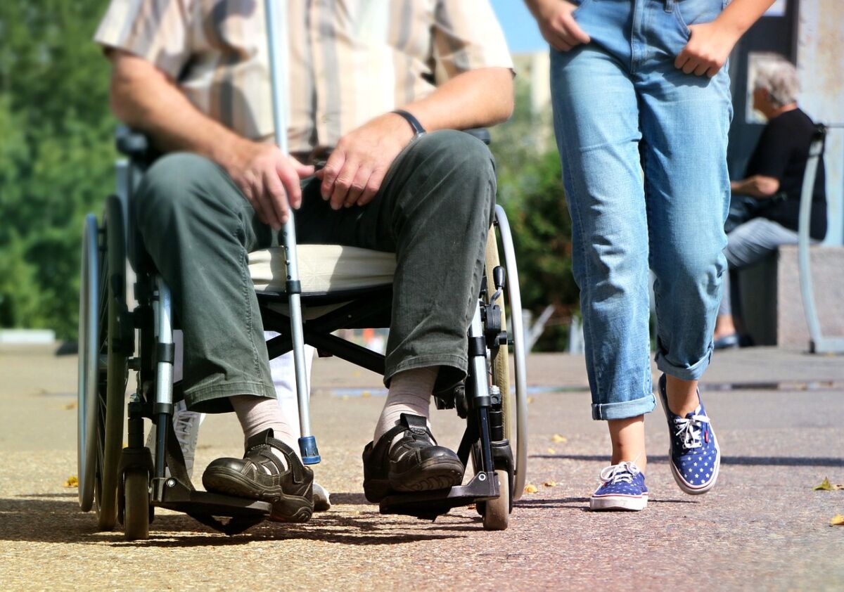 Pensione invalidità civile 2023: importo e requisiti