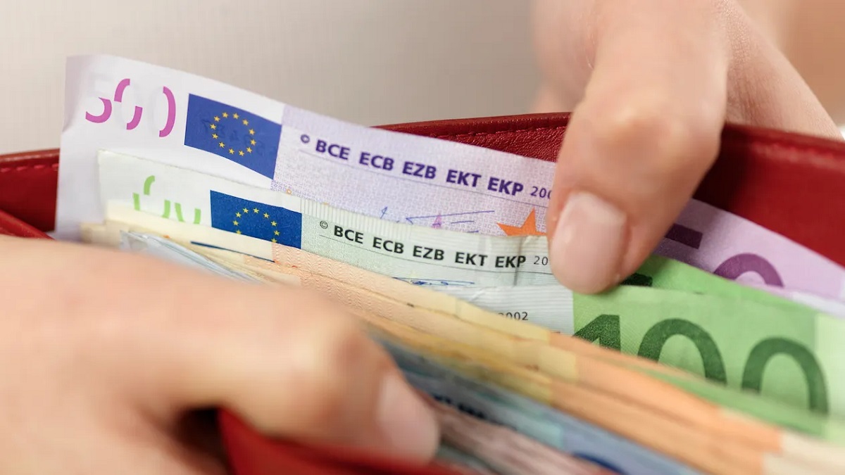 Reddito di Base, UE boccia la MIA e chiede 875 euro al mese: cos’è e a chi spetta