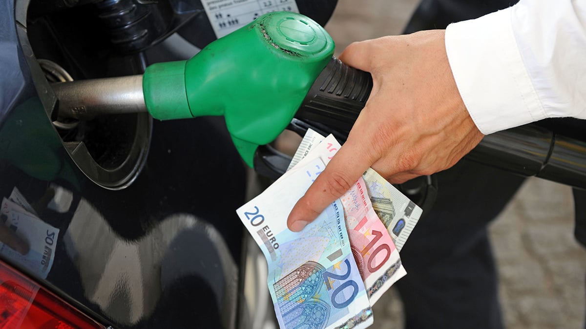 Caro Carburanti, 4 semplici trucchi per ridurre il consumo: come risparmiare e quando