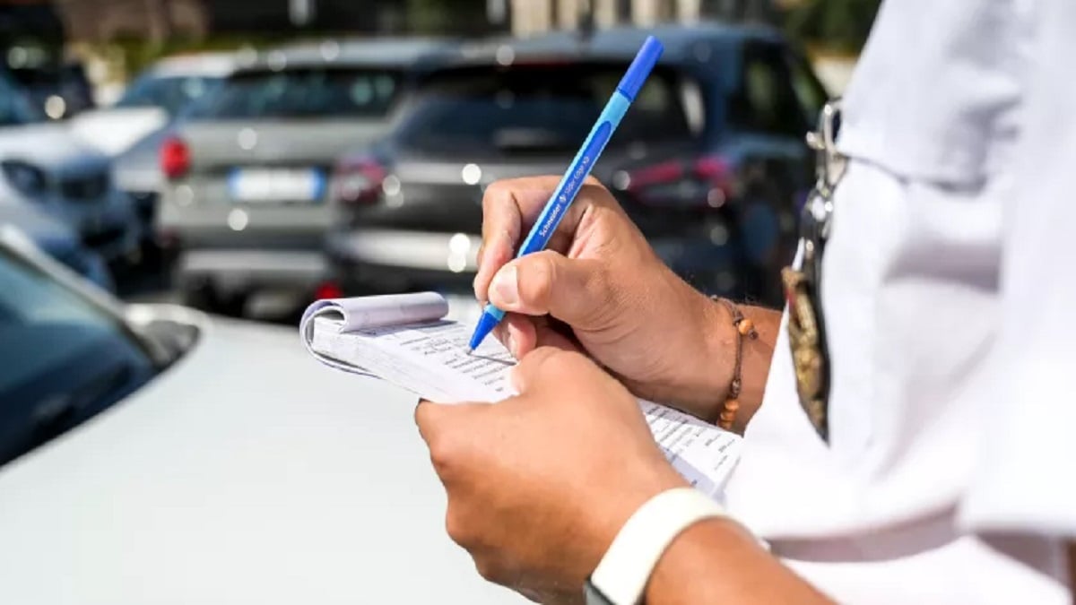 Multe Auto, spariscono dal parabrezza e arrivano sul cellulare: cosa succede e come funziona