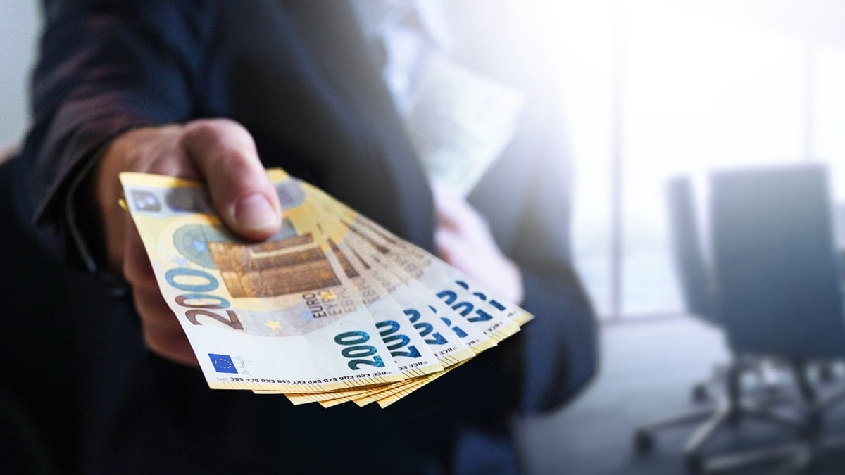 Bonus Partita IVA 2023, 800 euro per sei mesi: a chi spetta e come richiederlo